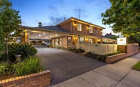 Golden Square Motor Inn